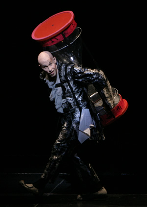 Leporello with oversize hourglass