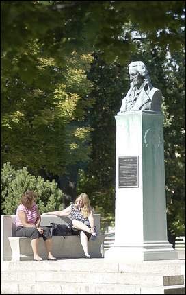 Schiller statue