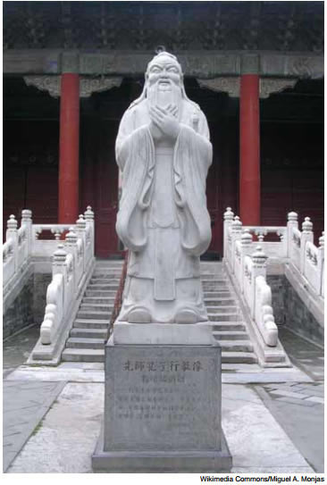 Wikimedia Commons/Miguel A. Monjas | Confucius statue at the Confucius Temple in Beijing. &ldquo;In Confucianism,&rdquo; said Zepp-LaRouche, &ldquo;the idea is that every government must have the mandate of Heaven, that is, the task to do the common good....&rdquo;